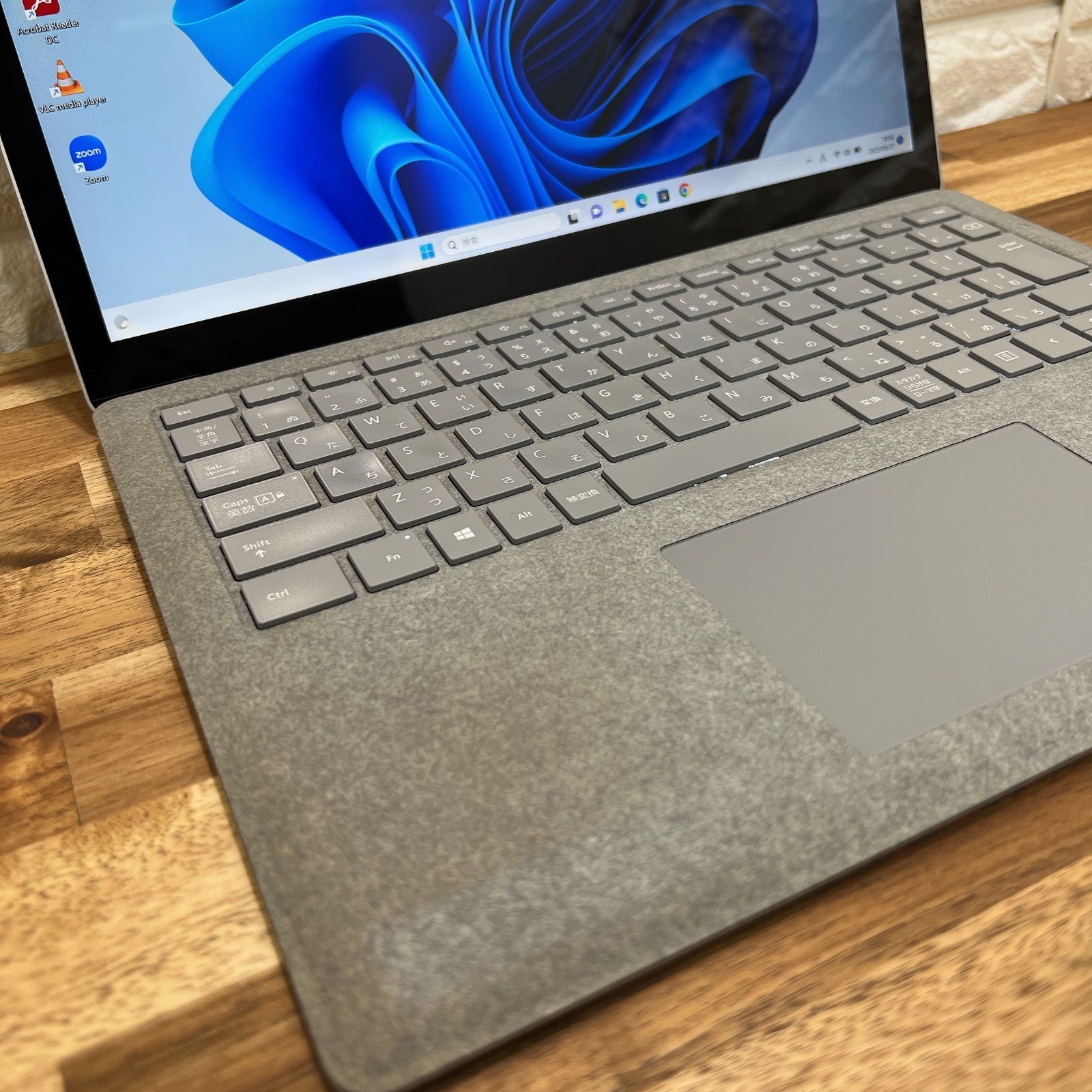 Surface laptop 2☘Corei5第8世代☘SSD256GB/メ8G - メルカリ