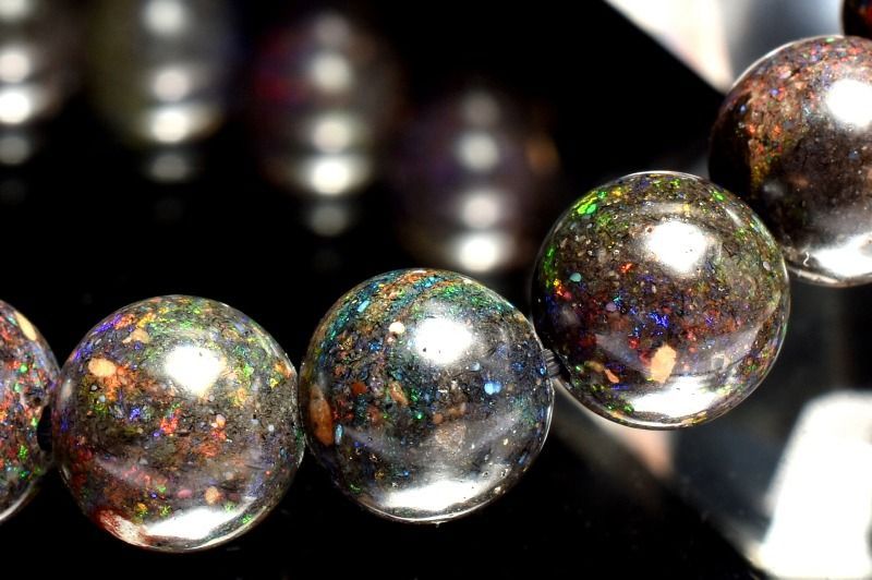 ★特選石★遊色効果☆宇宙のような輝き【100gブラックマトリックスオパール】❤️ 1点物】遊色効果◇宇宙のよう ブラックマトリックスオパール 7.5mm