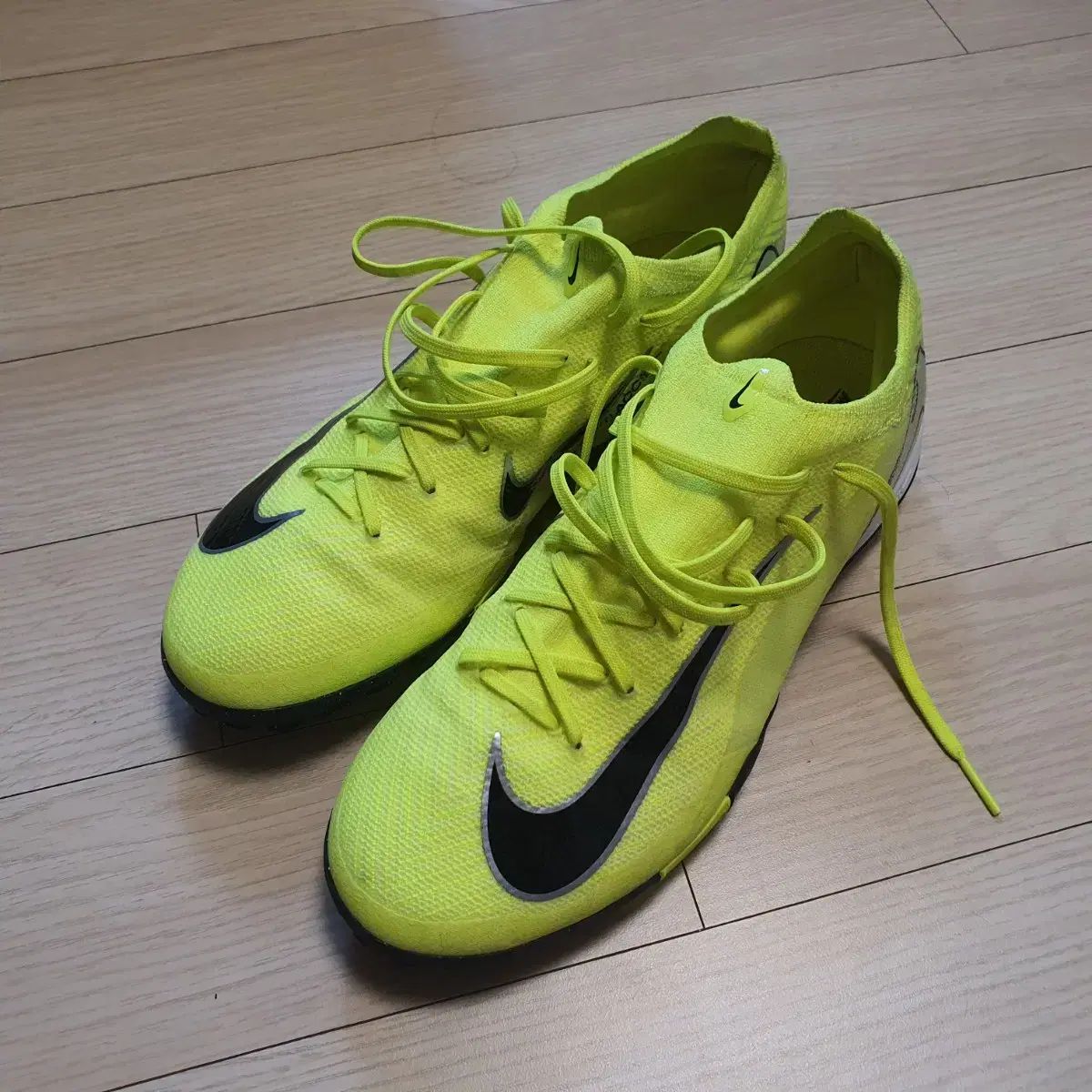 中古 ナイキ マーキュリアル ヴェイパー16 プロ TF サイズ26.5㎝ 中古 ナイキ マーキュリアル ヴェイパー16 プロ TF サイズ26.5