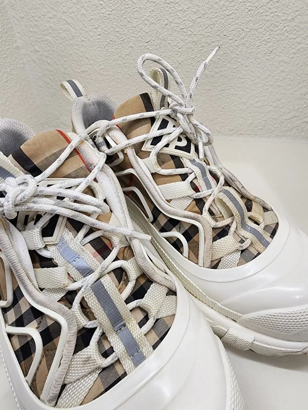 関税送料込み- BURBERRY アーサースニーカー バーバリー BURBERRY 8056921 スニーカー メンズ シューズ