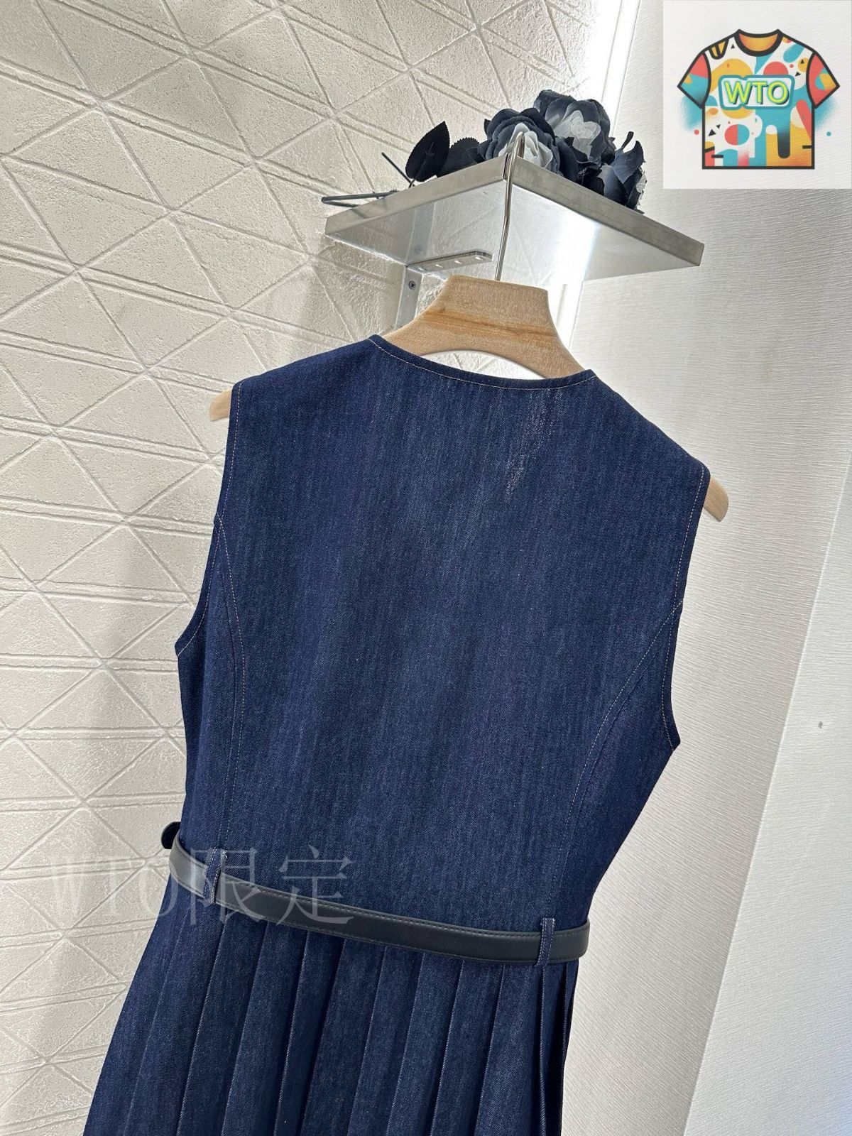 今日特価】Miumiuミュウミュウ ノースリーブベルト付きデニム 今日特価】Miumiuミュウミュウ ノースリーブベルト付きデニム