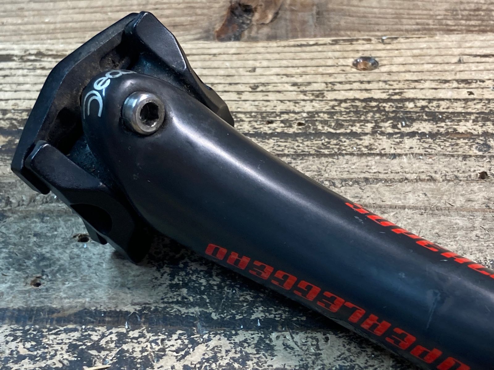DEDA Superleggeroカーボンシートポスト 31.6 DEDA（デダ）SUPERLEGGERO（スーパーレジェロ）カーボンシート