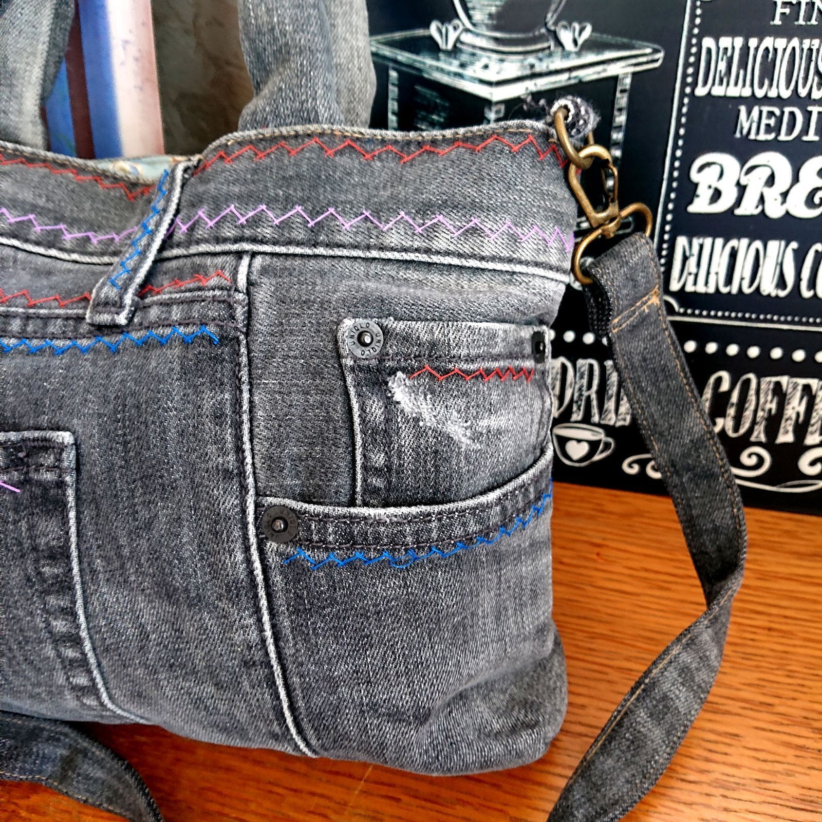 148☆USEDダメージ黒デニムリメイク ショルダーバッグ ステッチ