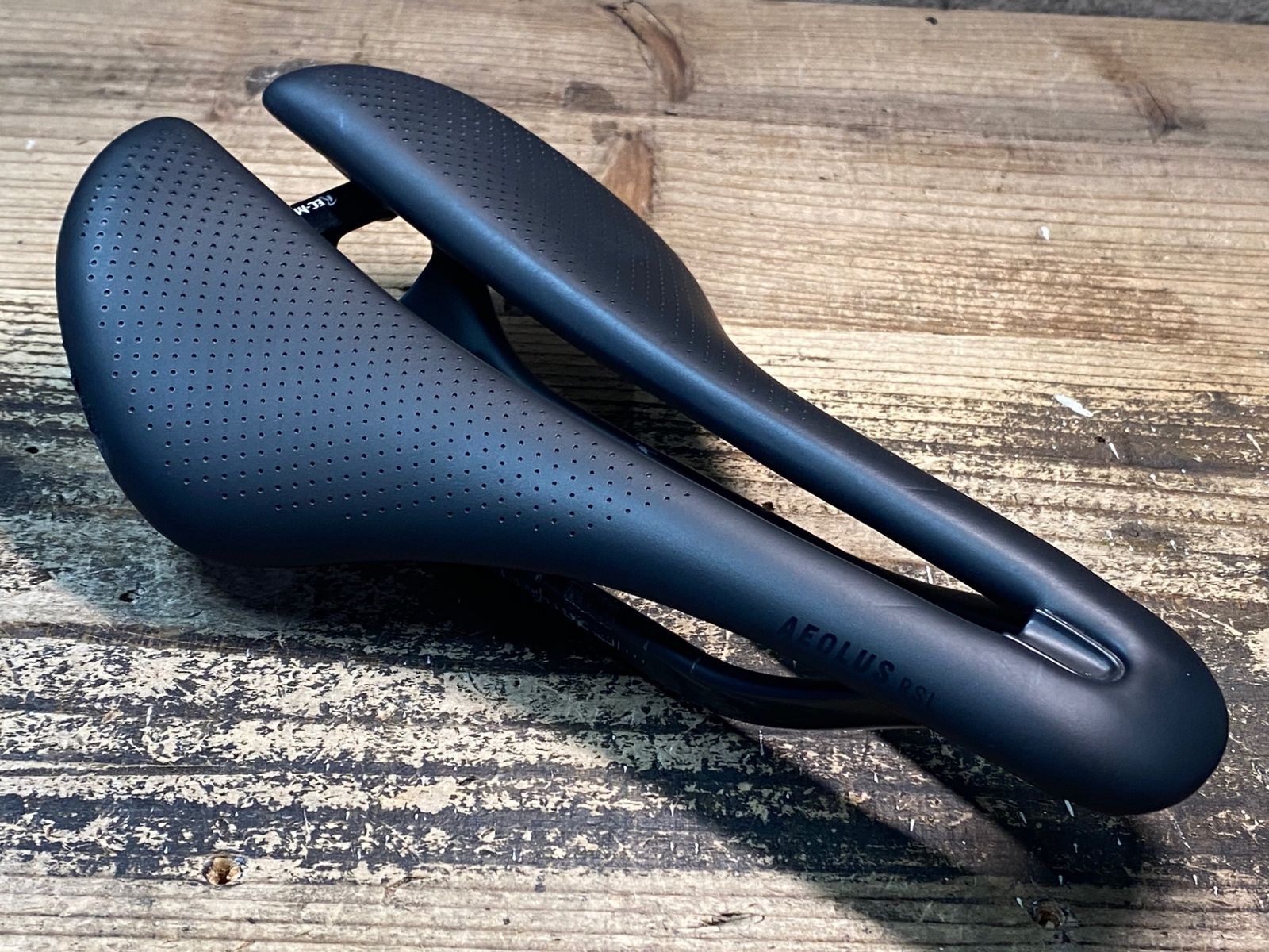 JH784 ボントレガー BONTRAGER AEOLUS RSL サドル 黒 145mm