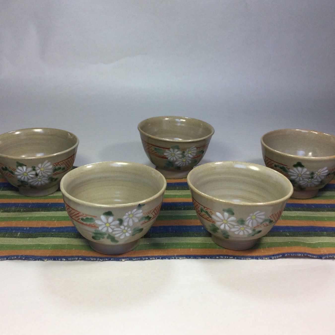 陶芸　手作り陶器　飾り花瓶　菊図柄 陶芸 手作り陶器 飾り花瓶 菊図柄