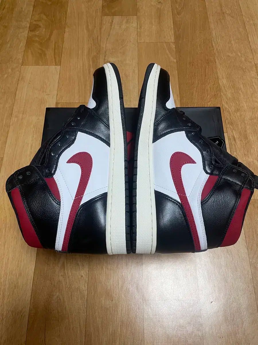 275 ジョーダン 1 レトロ ハイ og ジムレッド