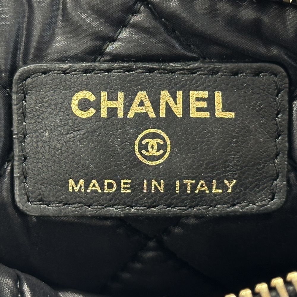 外観美品✨シャネル　ポーチ　ラムスキン　ココマーク　チャーム　ブラック　ゴールド シャネル CHANEL ポーチ レディース ブランド マトラッセ No.5