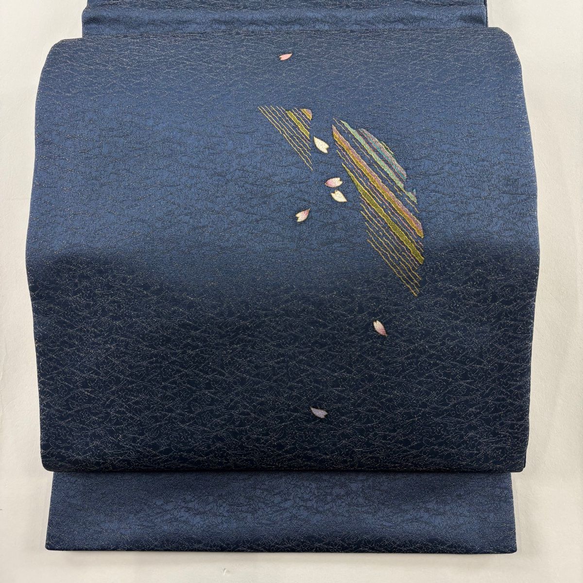 袋帯 秀品 花びら 幾何学 金糸 紺色 お太鼓柄 正絹