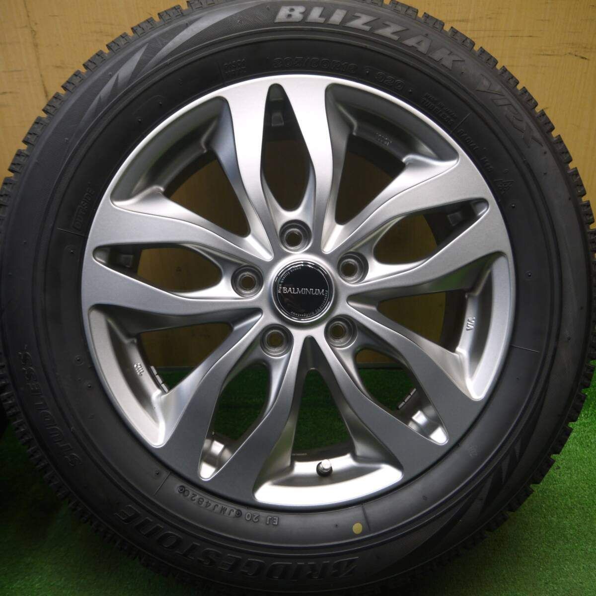 バリ溝!キレイ!9.5分☆スタッドレス 205/60R16 ブリヂストン バリ溝!キレイ!9.5分☆スタッドレス 205/60R16 ブリヂストン