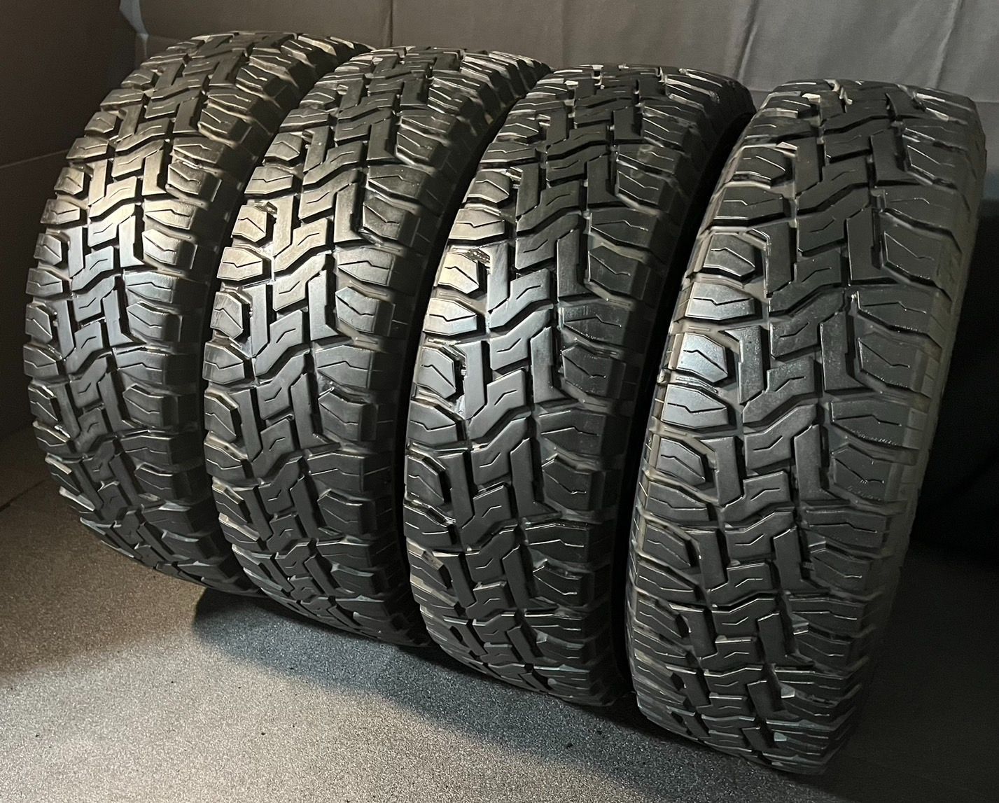 製 約8.5～9分山 トーヨー TOYO R T オープンカントリー OPEN COUNTRY 215 70R16 4本 h_554