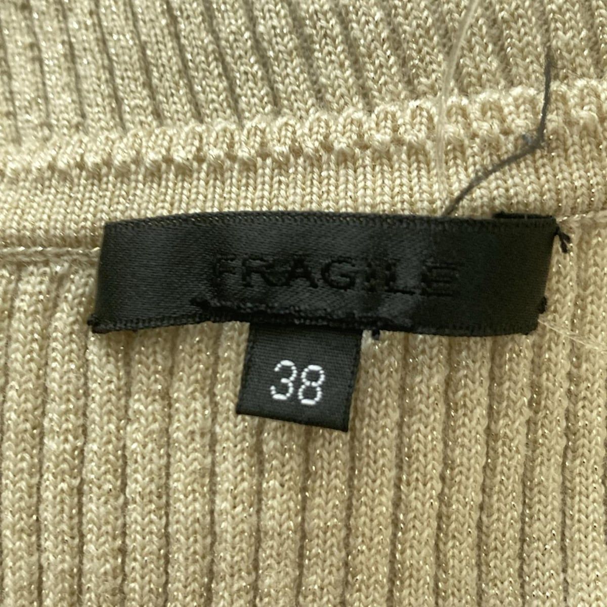 TO BE CHIC - TO BE CHIC(トゥービーシック) カーディガン サイズ38 M レディース新品同様  - ベージュ×ゴールド 長袖/ラメ TO BE CHIC(トゥービーシック) カーディガン サイズ38 M