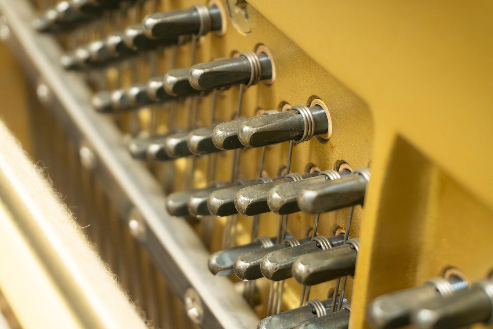 ｜高さ131cm｜黒艶出し仕上げ｜高低椅子付き