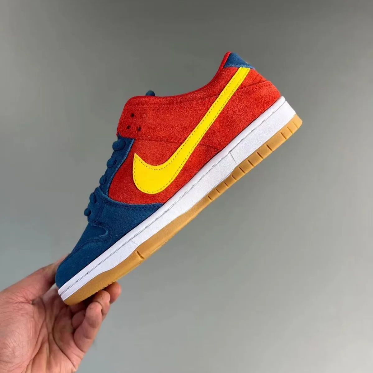 新品未使用 NIKE ナイキ スニーカーNike Sb Dunk Low Pro  箱付 メンズ X-144