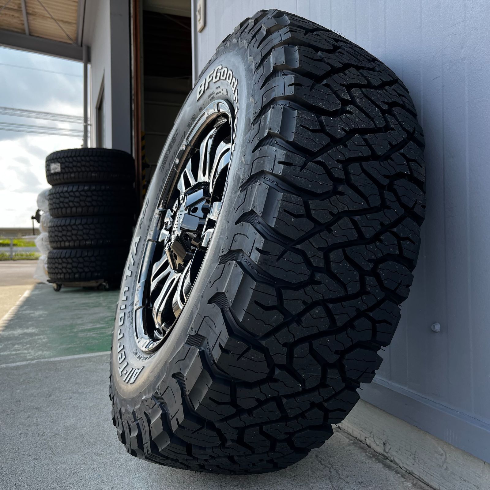 265|70R17 285|70R17