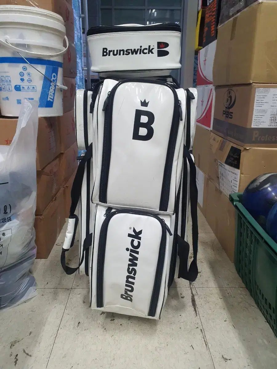 ボーリングバッグ BRUNSWICK 3ローラーバッグ アクセサリーバッグ含む