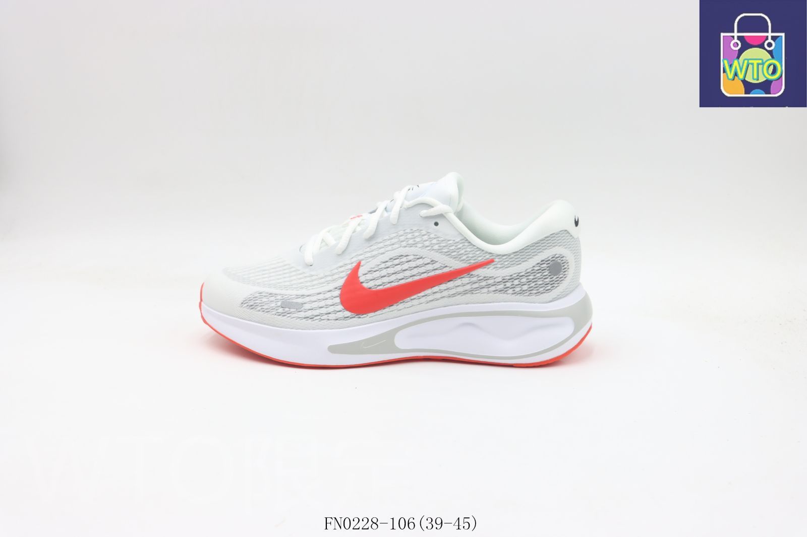 Nike インターナショナル ランニングシューズ ホワイト/レッド