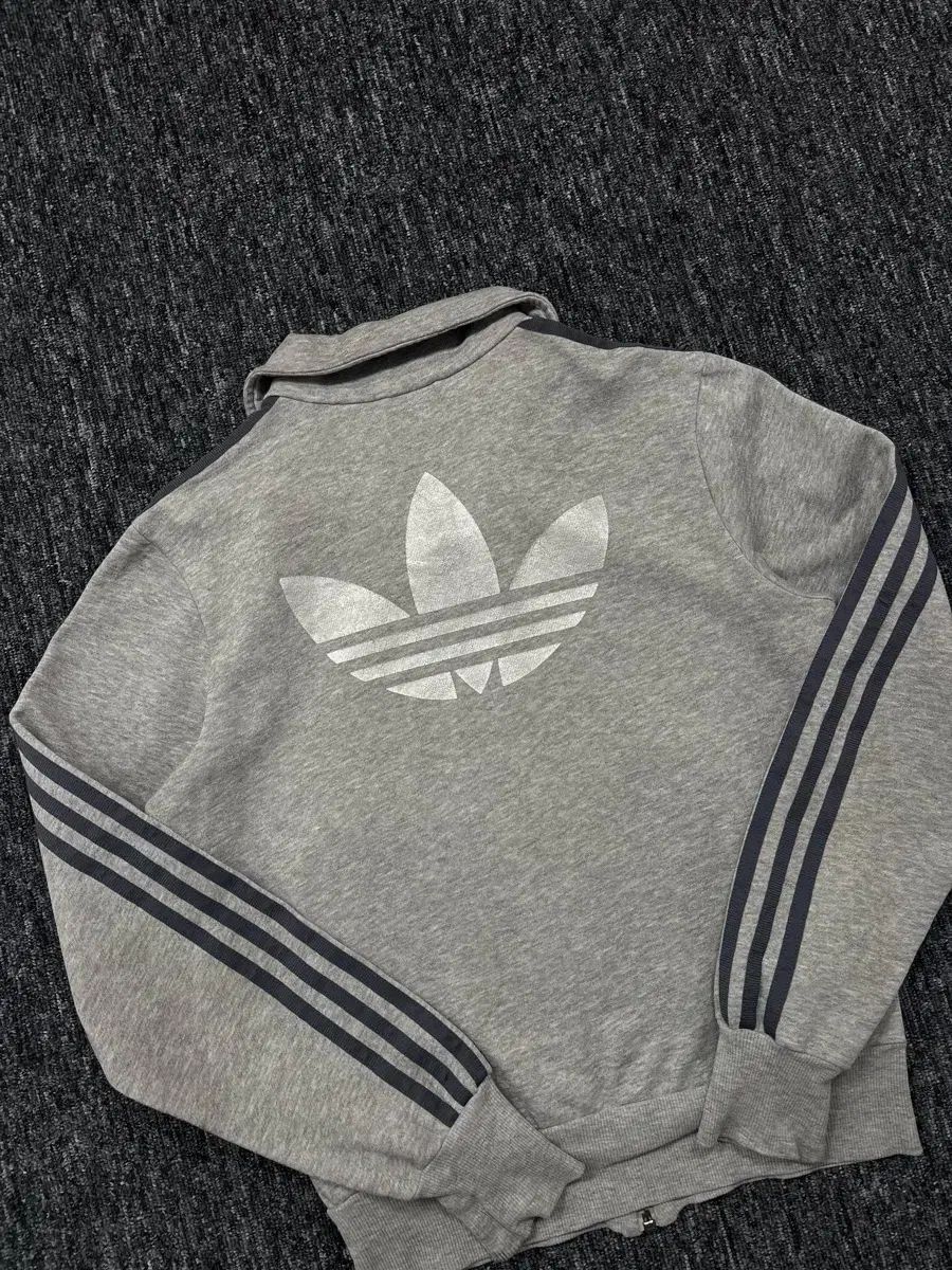 adidas アディダス ファイヤーバード ビックロゴ グレー スウェット ジャージ