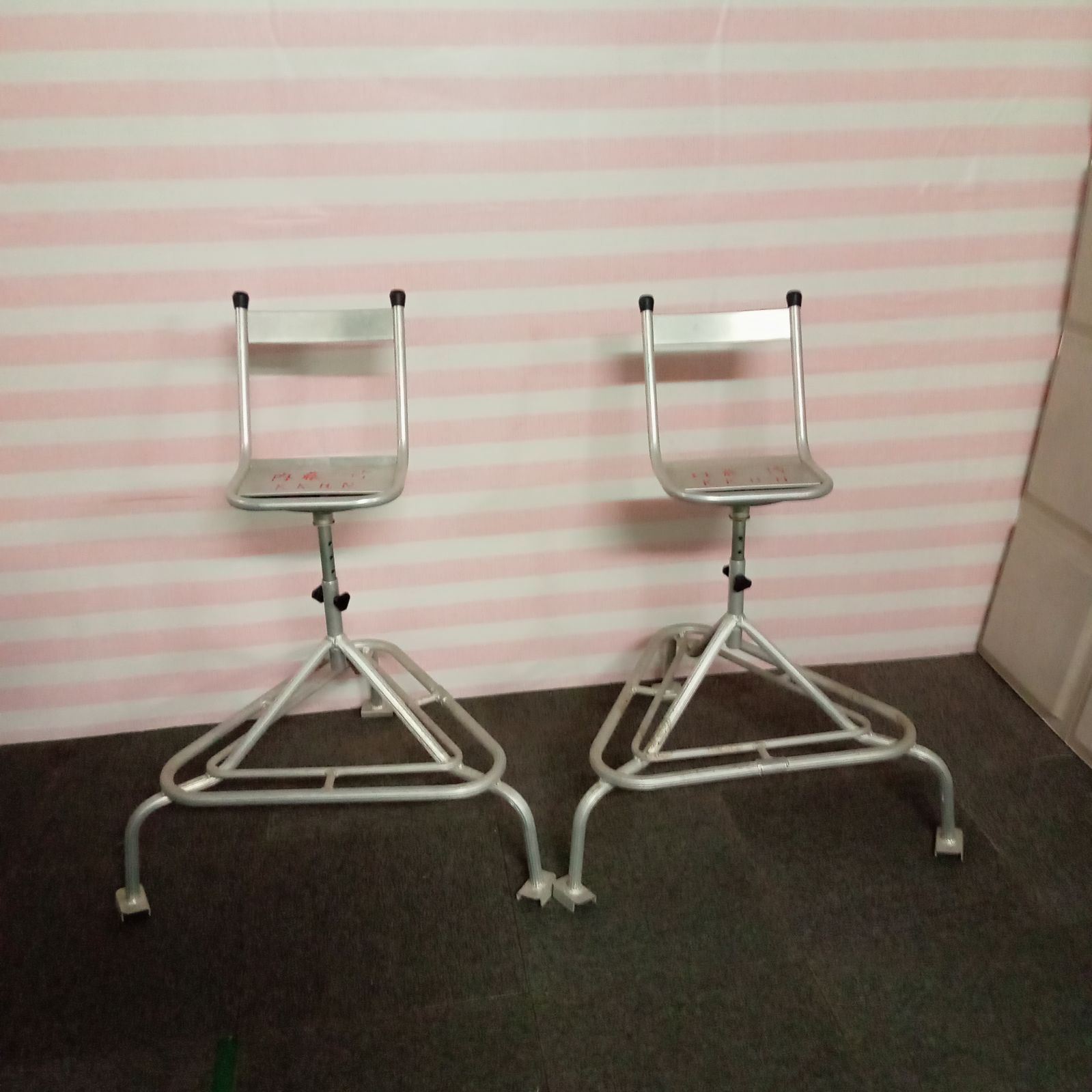 ◯ ブドウ摘粒用作業椅子 アルチャー 回転式 アルミ 作業 イス ブドウ