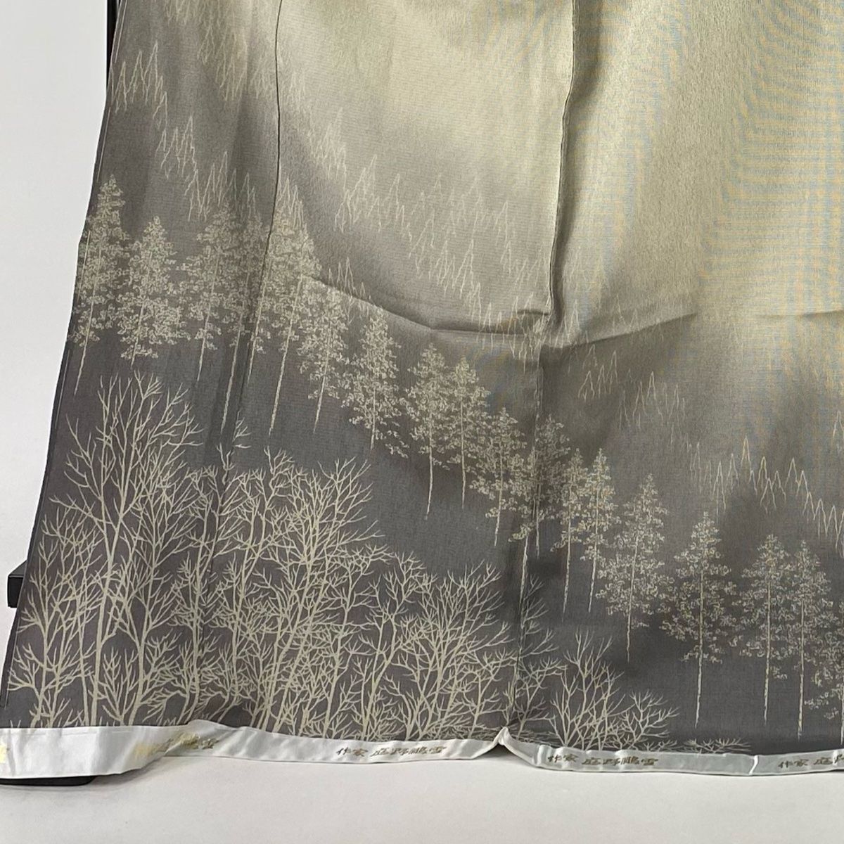 付下げ 身丈179cm 裄丈68.5cm 未仕立て 紬地 仮絵羽 樹木 ぼかし 灰茶  