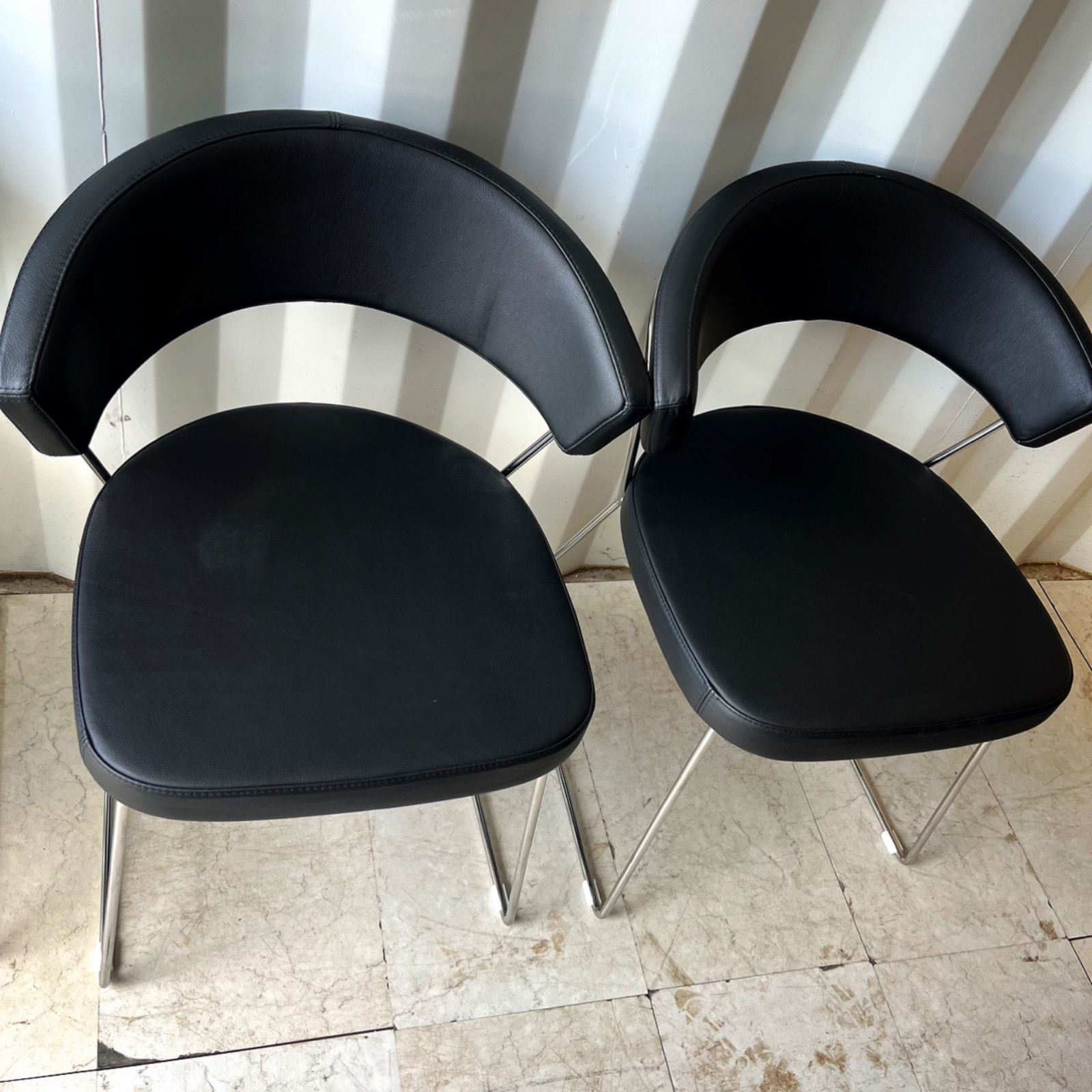 取付無料！カリガリス コヌビア ニューヨーク 本革ブラックダイニング