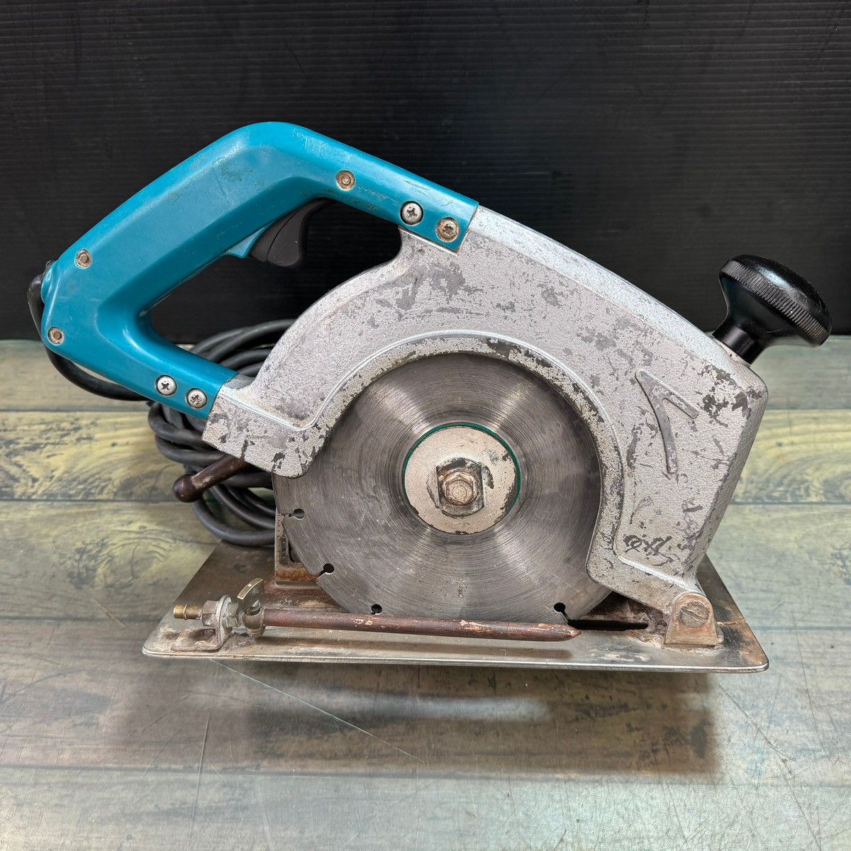 マキタ電動工具 180mmカッタ【給水装置付】 4107R(ダイヤモンド マキタ電動工具 180mmカッタ【給水装置付】 4107R(ダイヤモンド