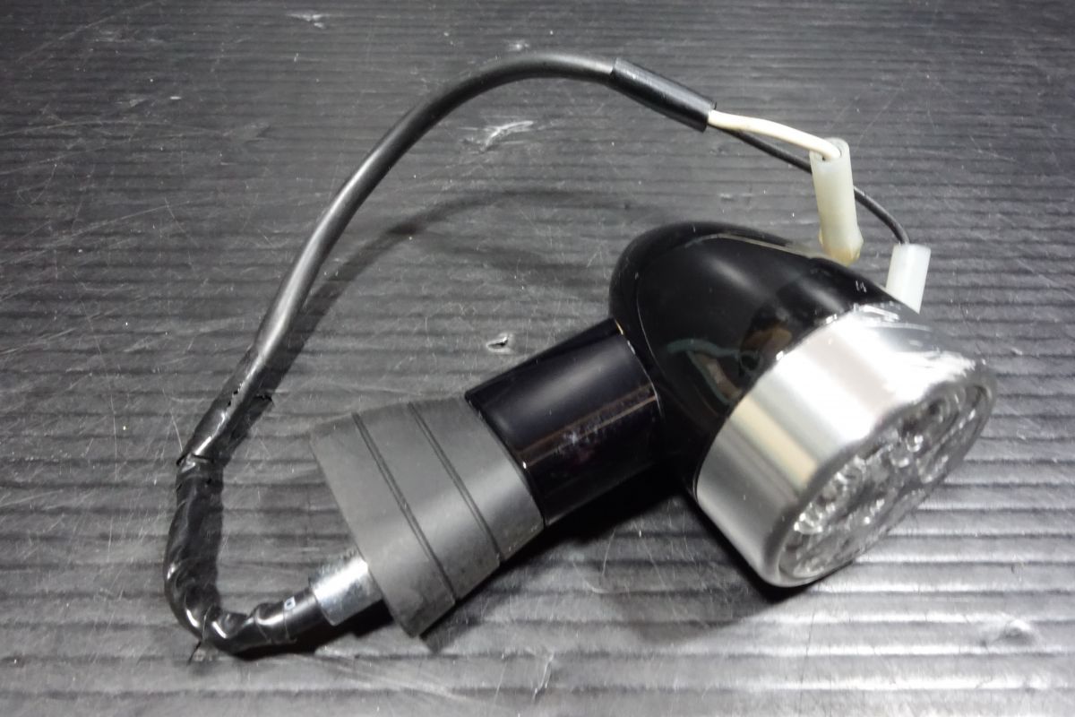 トライアンフ スラクストン1200R 純正フロントウインカー グリップ