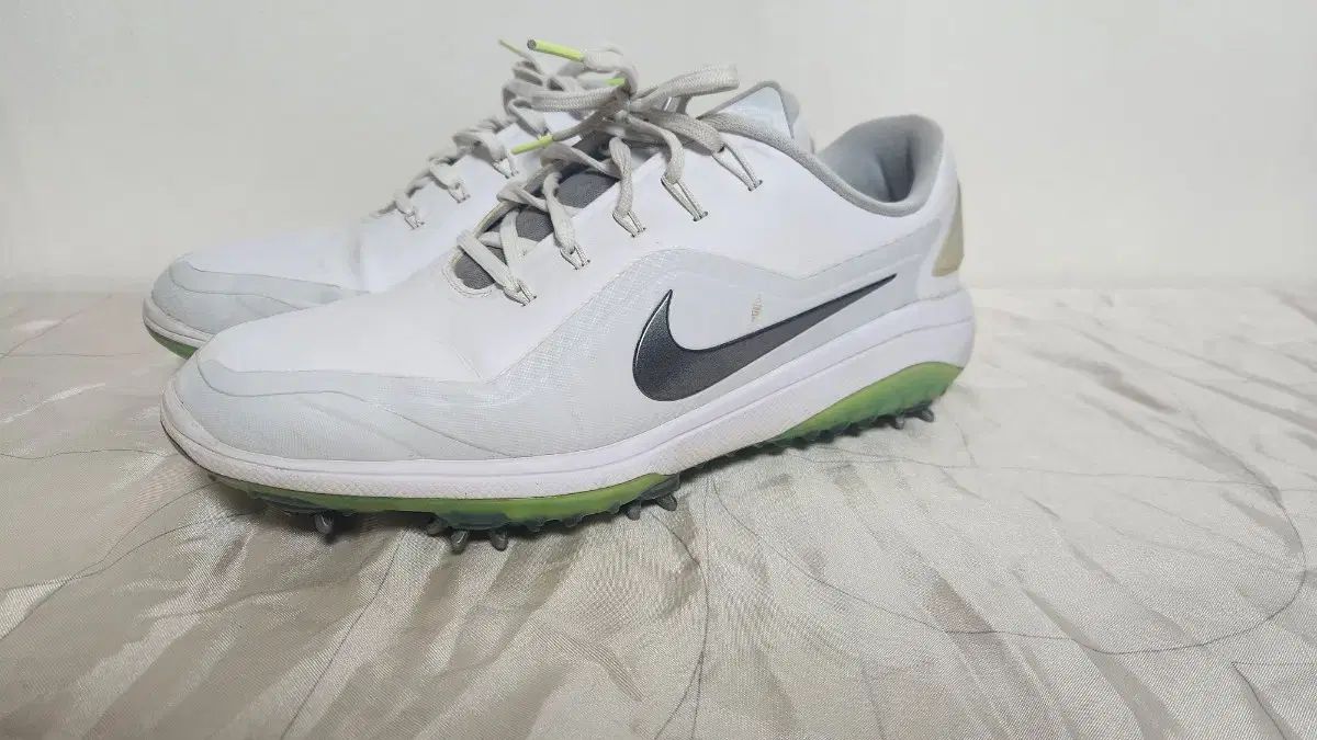 ナイキ ゴルフシューズ 白 無料配送 タグ