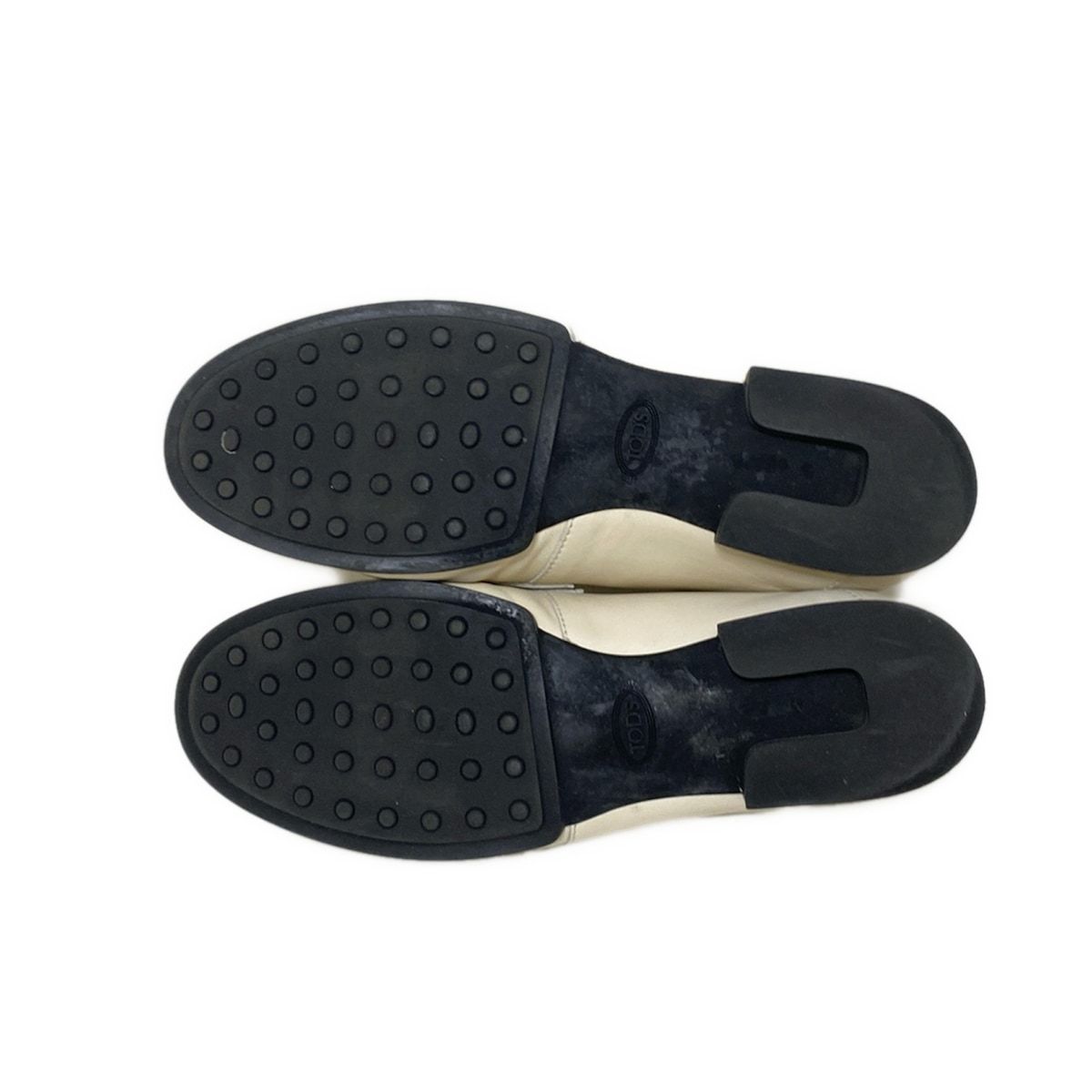 TOD'S(トッズ) ローファー 37 1/2 レディース - ベージュ レザー