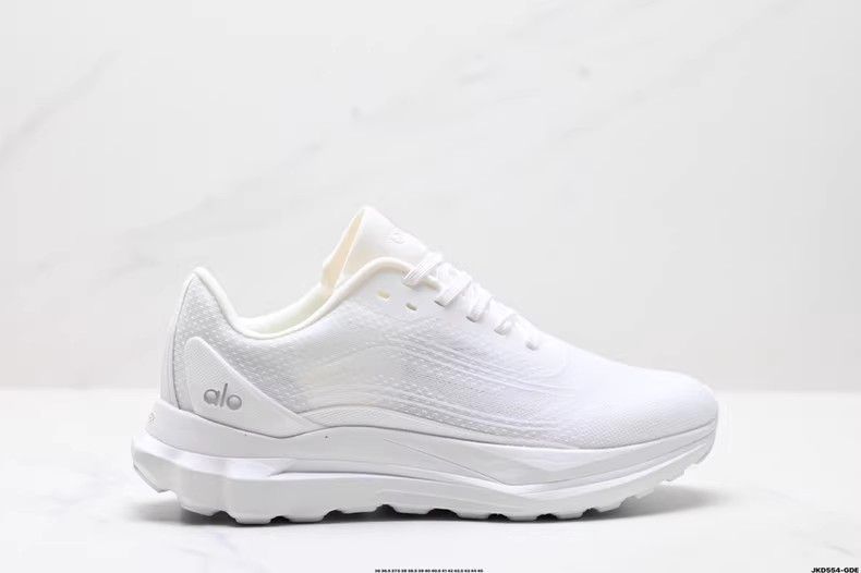 ALO Yoga Alo Runner ランニングシューズ ホワイト 23cm ALO Yoga Alo Runner ホワイト ランニングシューズ23.5cm - メルカリ