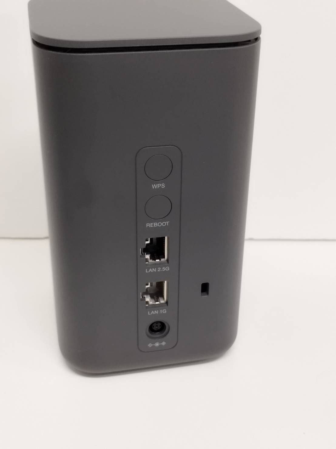 良品】docomoホーム5G HR02