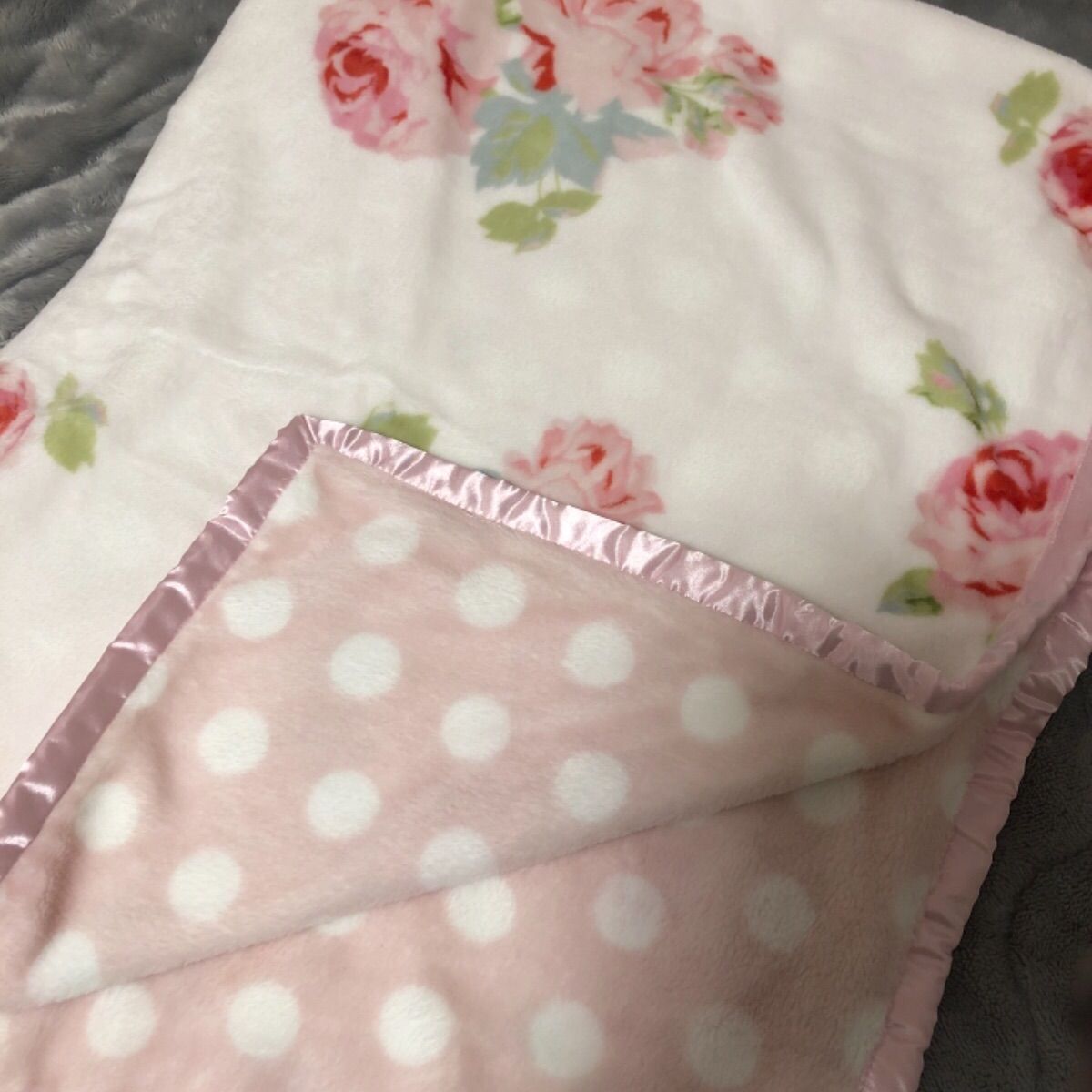 ローラアシュレイ クチュールローズ ハーフブランケット 美品 あい様専用❣️ローラアシュレイ ハーフブランケット クチュール