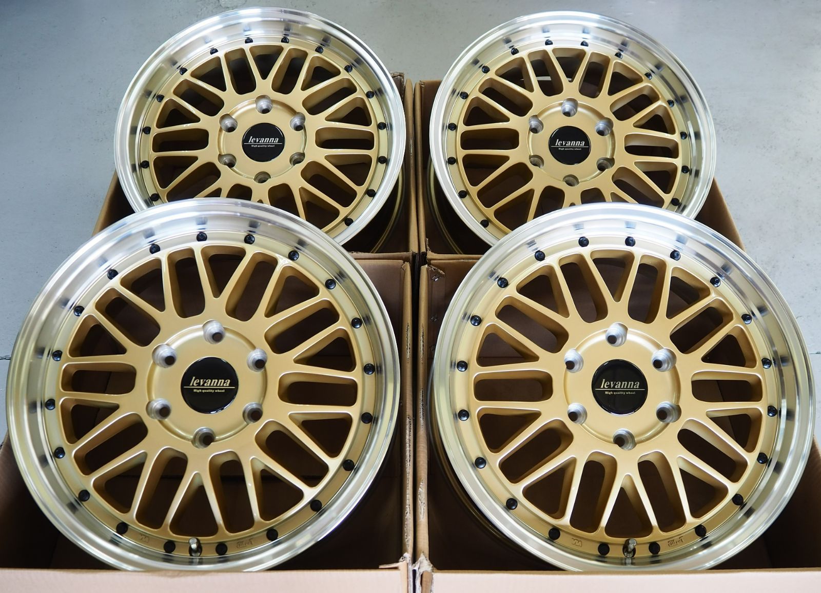 ハイエース18インチ levanna VIOLTH Amazon | levanna V10LTH レヴァンナ ヴイテン エルティーエイチ