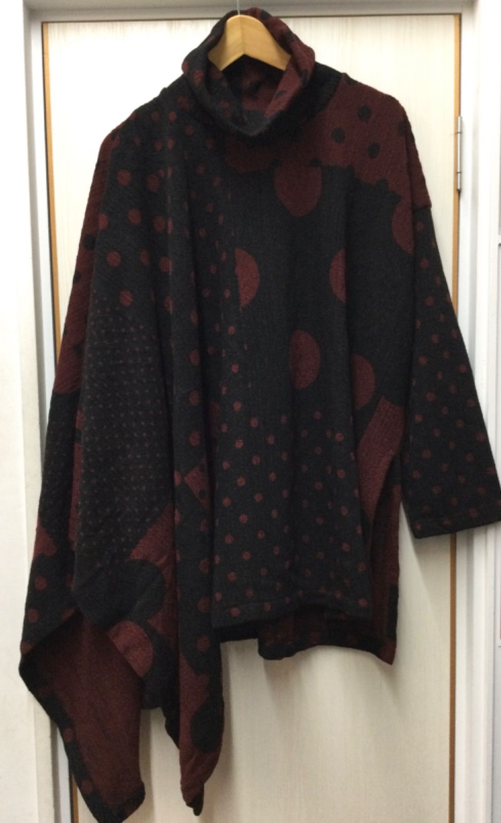 タグ付き Y's ワイズ ポンチョ サイズ2 ドット レッドxブラック - メルカリ