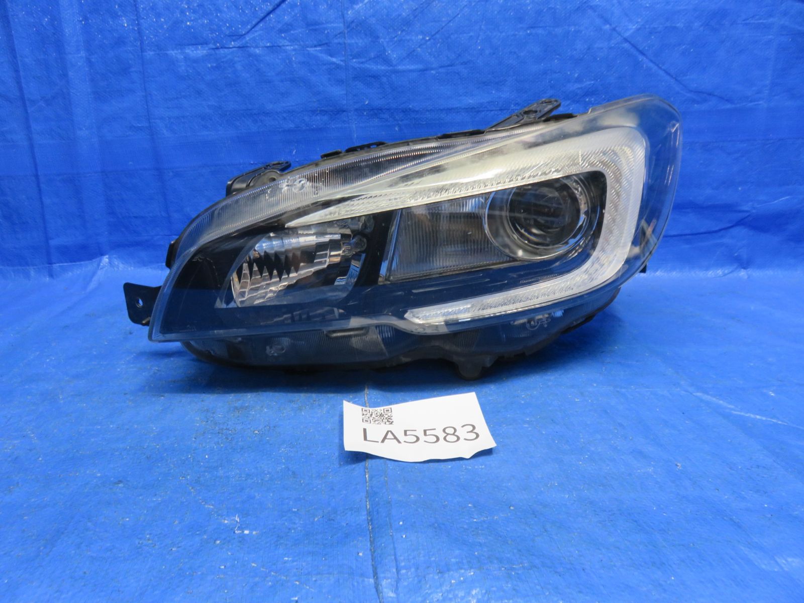 レヴォーグ左ヘッドライト