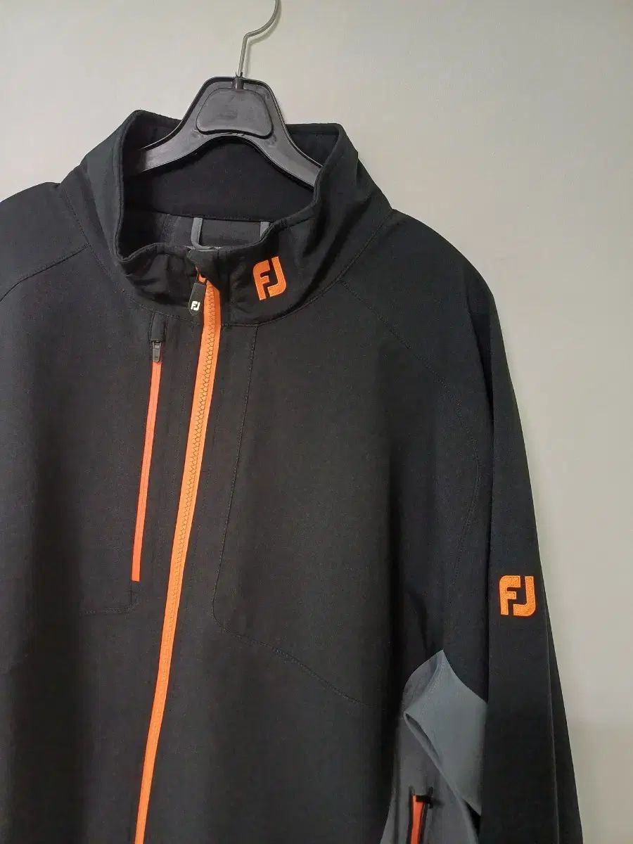 ウィンドブレーカー