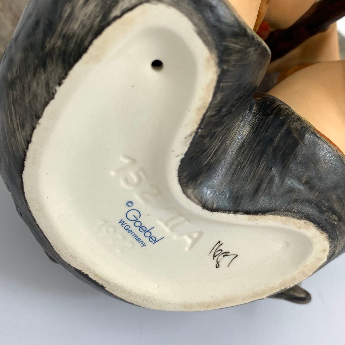 ドイツ Goebel ゲーベル 傘の少年 傘の少女 フンメル人形 フィギュリン ドイツ Goebel ゲーベル 傘の少年 傘の少女 フンメル人形