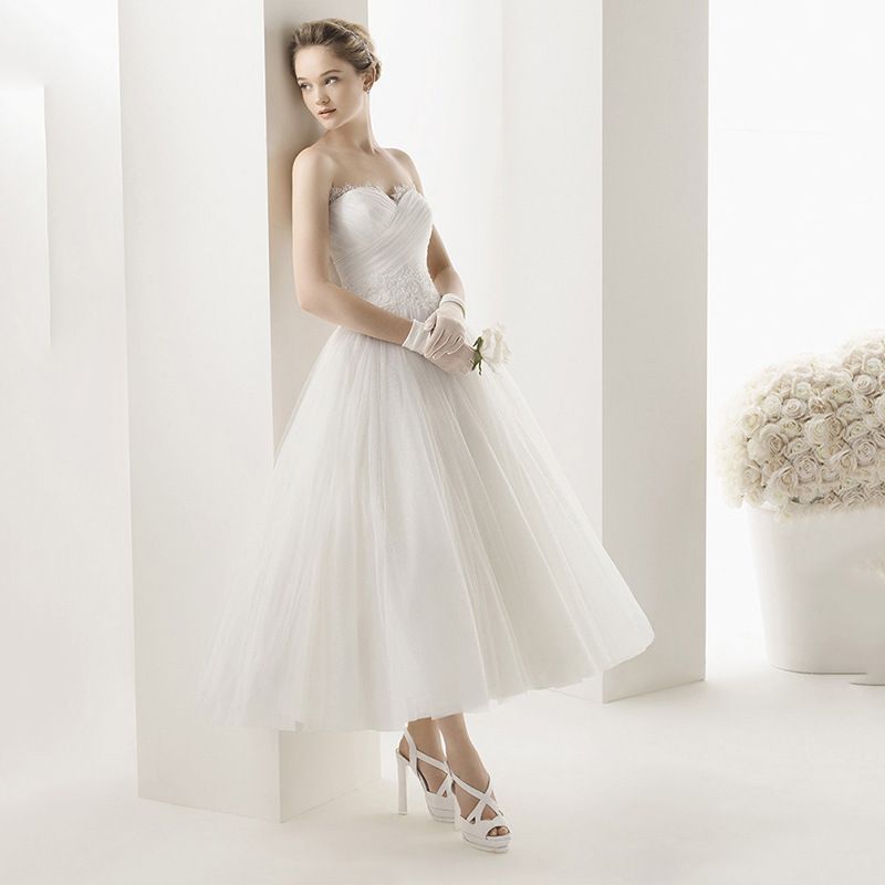 愛らしい 送料無料 ウエディングドレス ミドル丈 ブライズドレス ビスチェ風 プリンセスライン 花嫁用 おしゃれ シンプル 常識的な