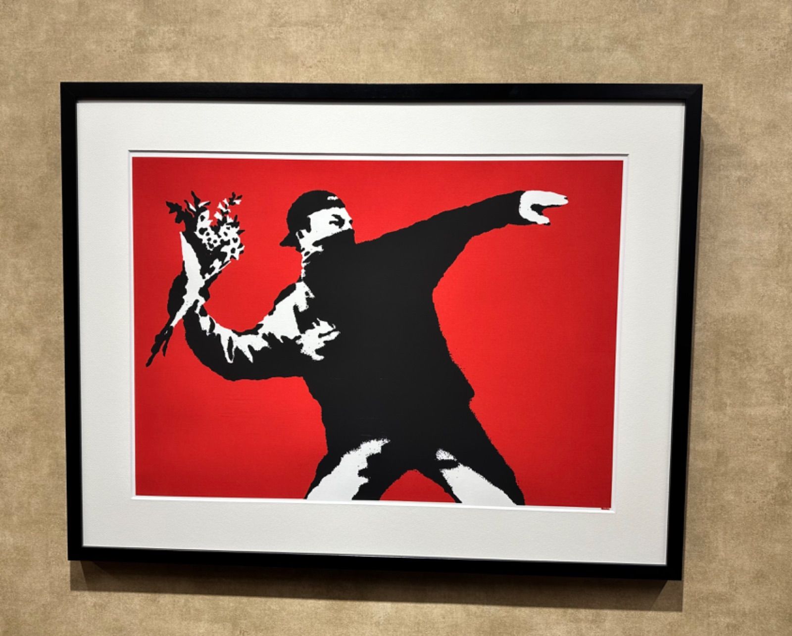 額付】【真作】WCP バンクシー Banksy 「Love is in the Air」「愛は空中に」シルクスクリーン 版画 - メルカリ