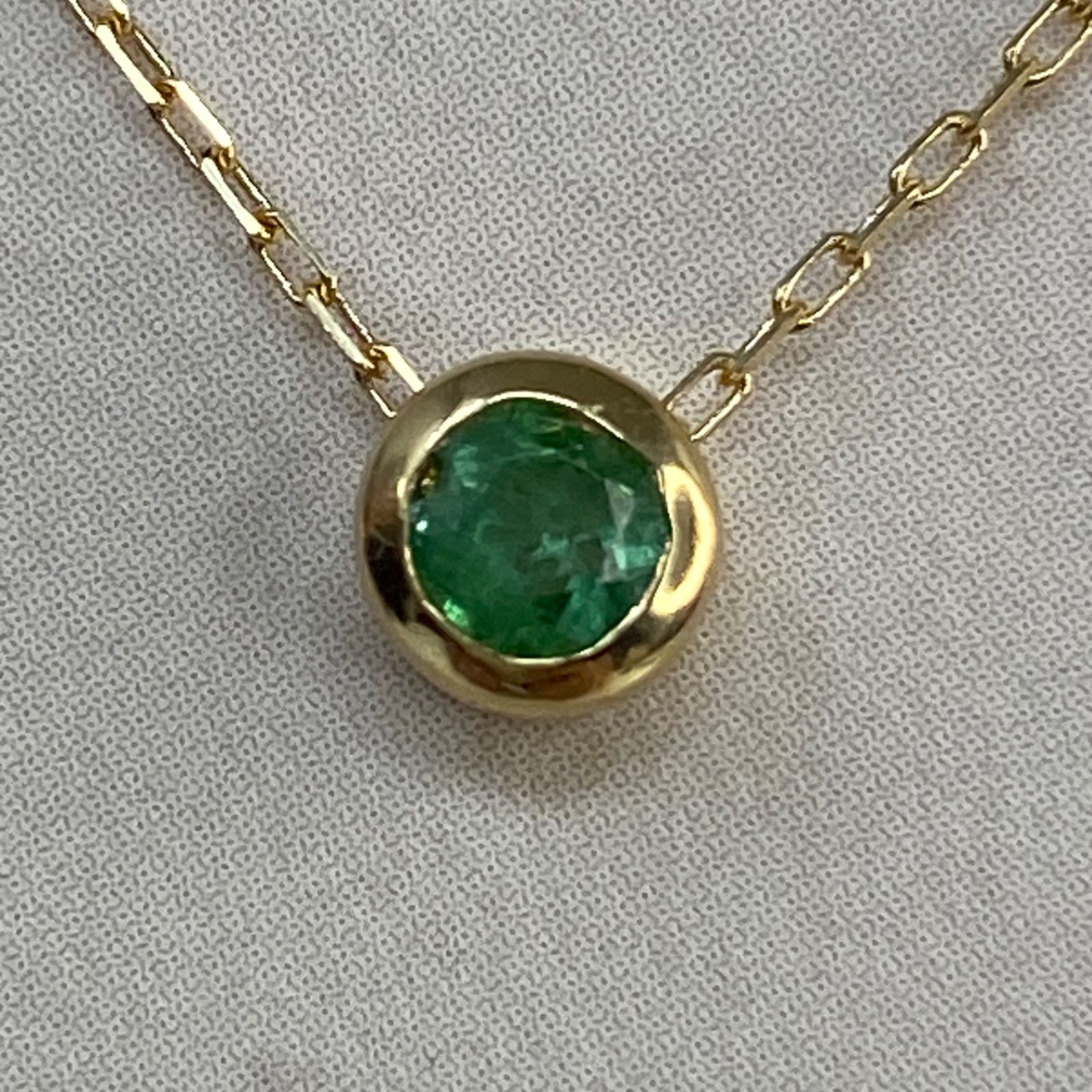 k18YG k18YG AU750 18金 天然モルダバイト 0.5ct 18金ペンダント AU750 