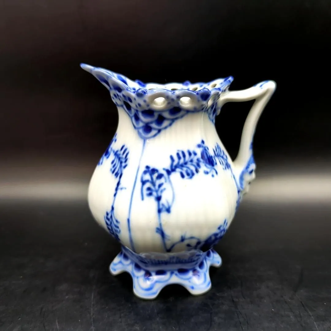 2026年最新】ロイヤルコペンハーゲンブルーフルーテッドフルレース顔の