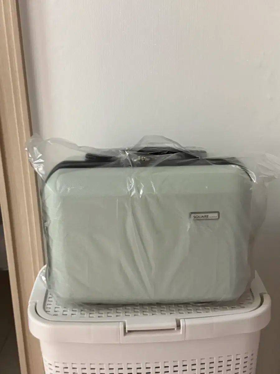 ミニ キャリーケース スーツケース