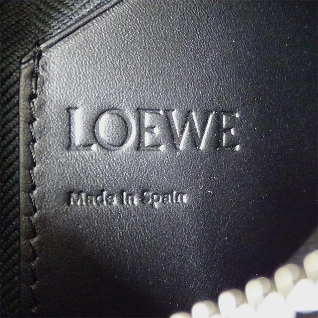 ロエベ LOEWE バッグ メンズ ブランド ショルダーバッグ レザー バーティカル Tポケット ダークカーキグリーン 無地 おしゃれ コンパクト  カジュアル T字型 【中古】 - メルカリ