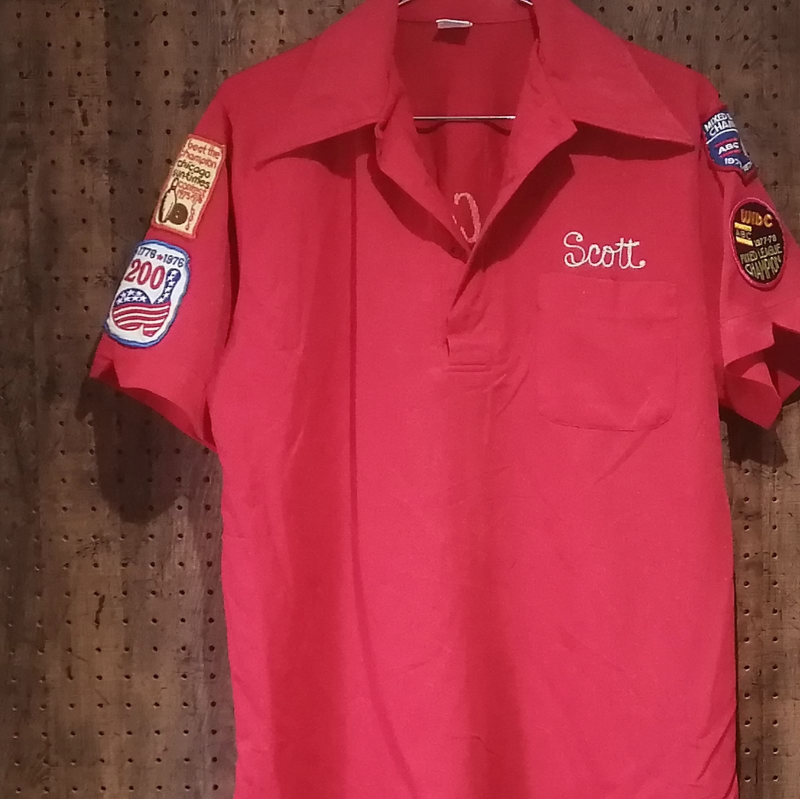 Hilton ヒルトン　ボーリングシャツ　「Scott」刺しゅう　「Townu0026Country」プリント　そでワッペン　サイズＬ　アメリカ製