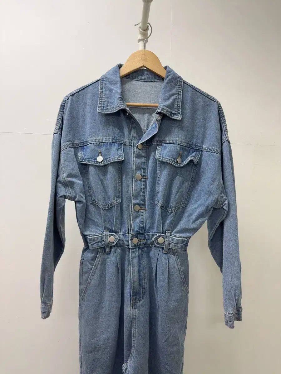 [国内発送] SANDRO★デニムジャンプスーツ atelier SOMETHING STAND COLLAR JUMP SUIT/スタンドカラー
