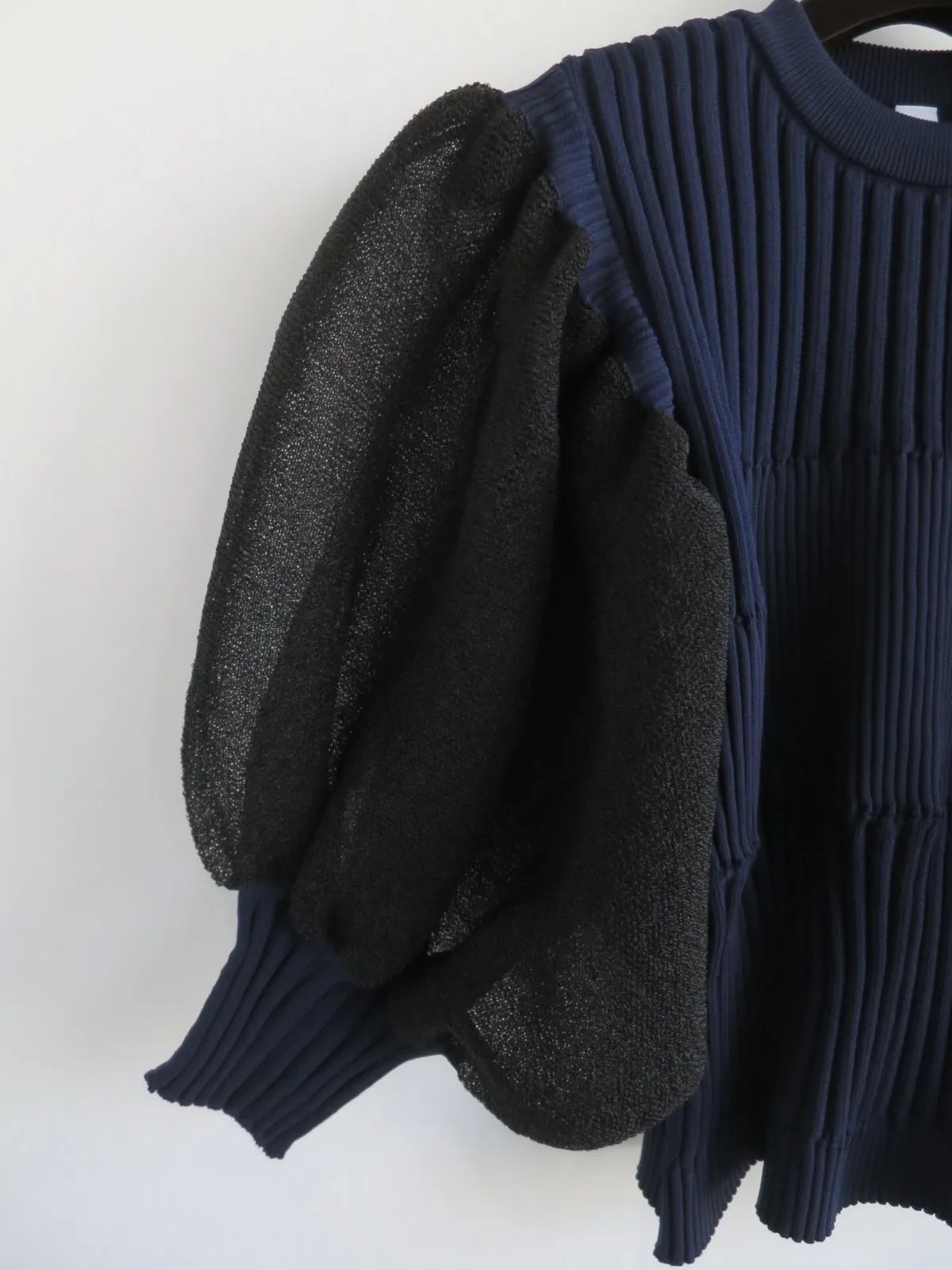 フルーテッドルーセントショートパフスリーブトップ ネイビー