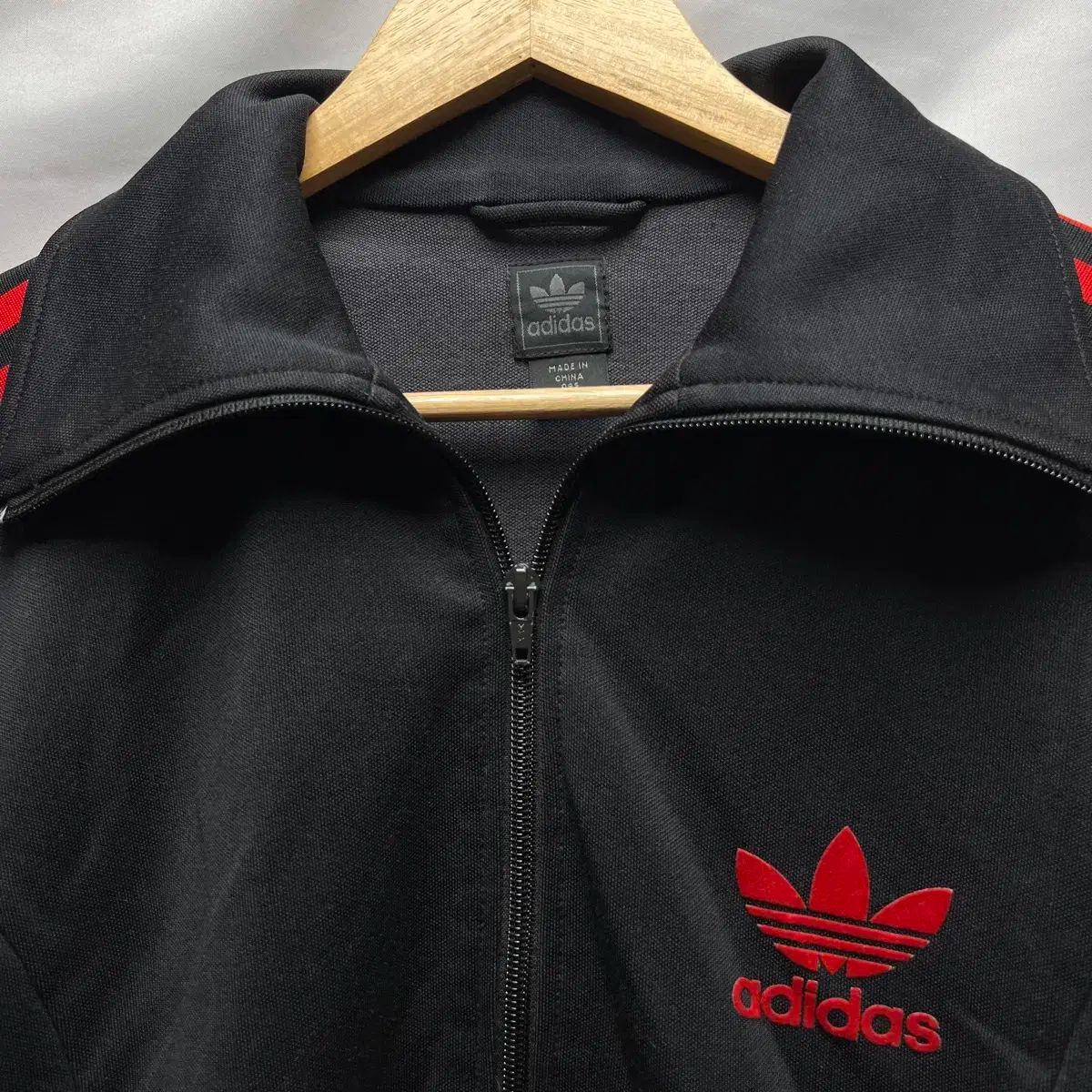 美品　adidas ヨーロッパトラックトップ トラックジャケット ブラック　95 純正品/ 95 adidas(アディダス) 新作 ヨーロッパ 黒 トラック