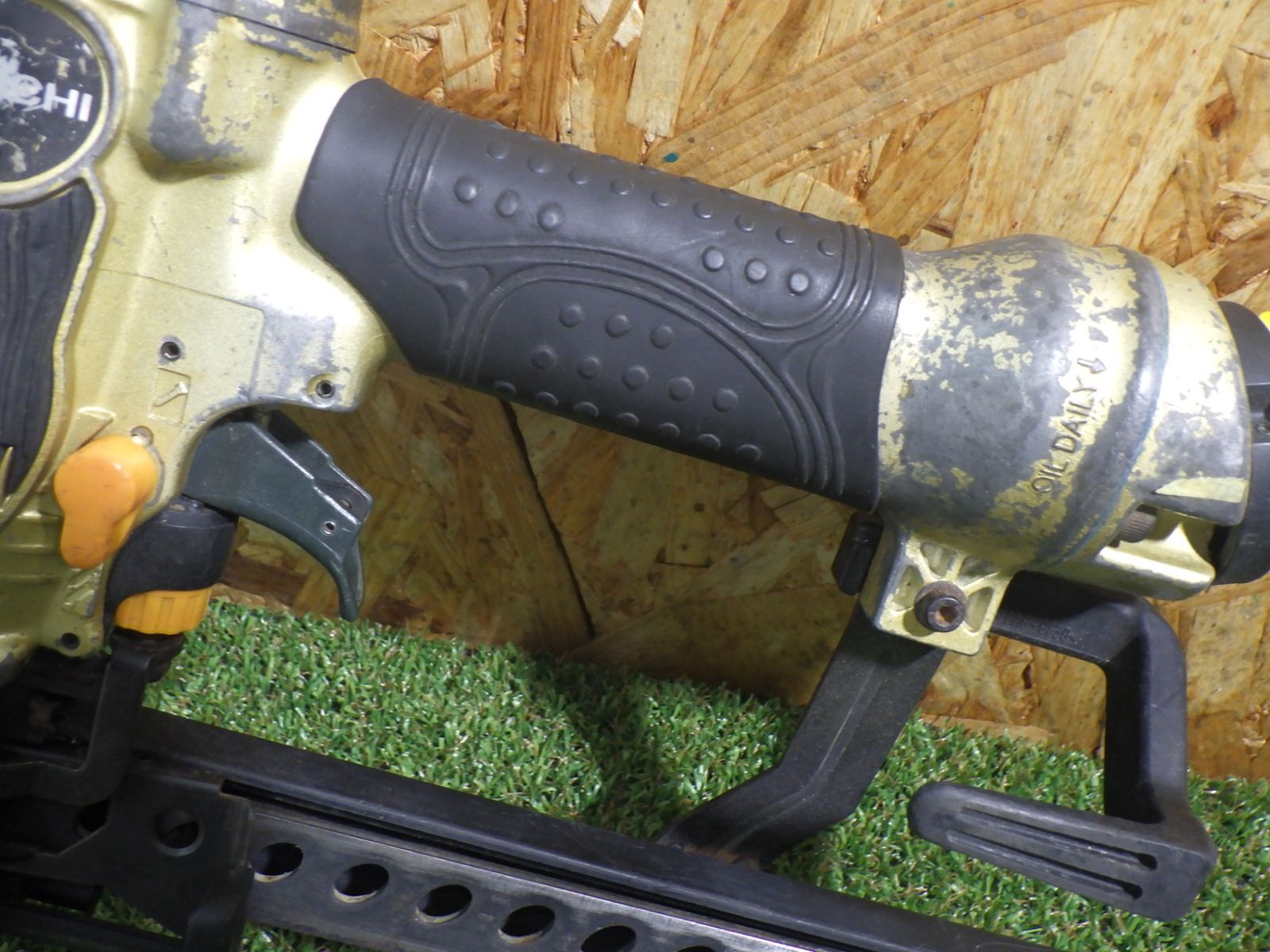 フロアタッカ フロアネイラ