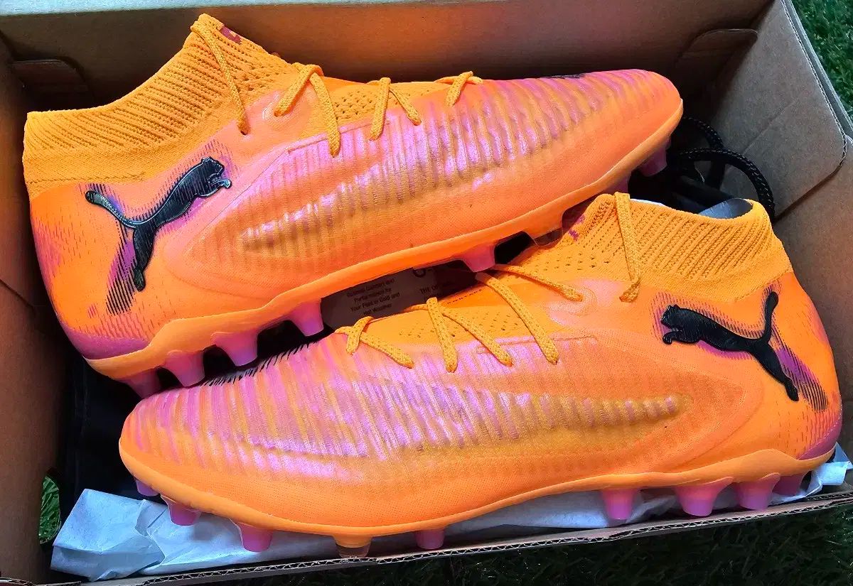 プーマ Hello Future MG レリーフ Hot Pursuitパック