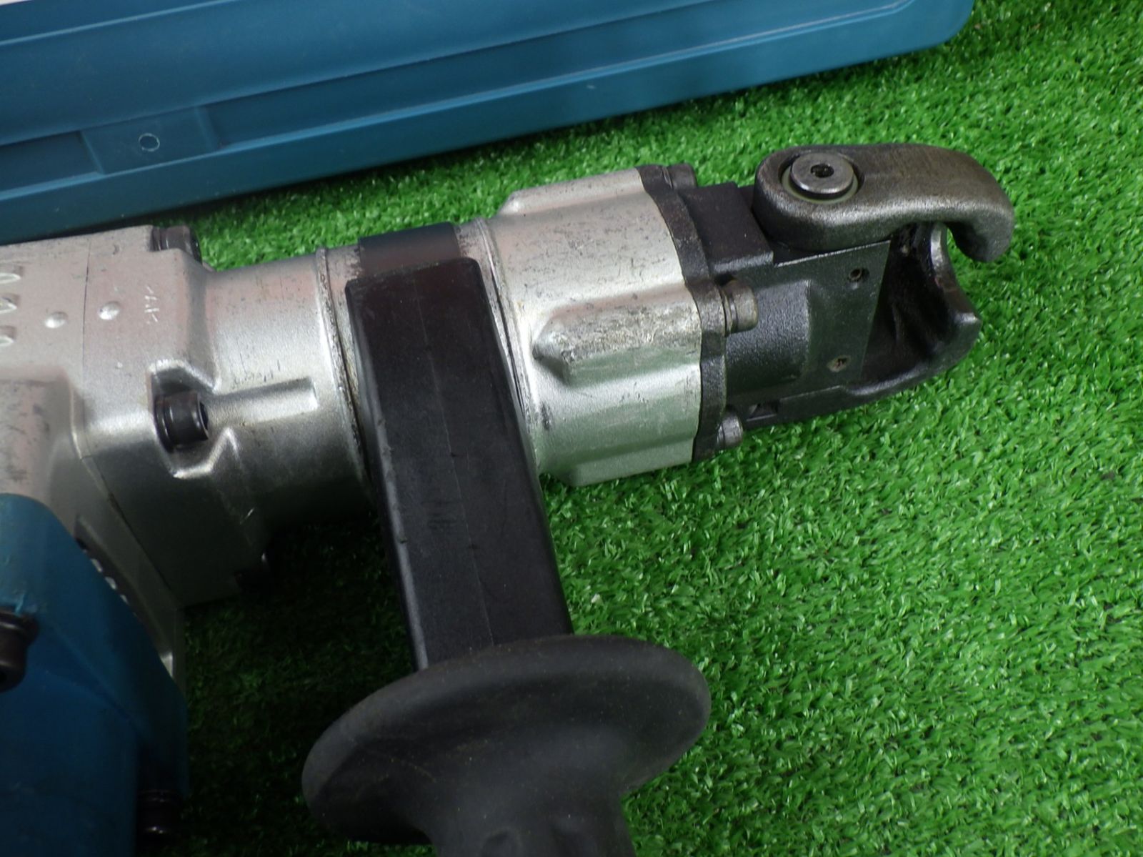 直感的な ビット付き はつり作業に マキタ 電動ハンマ HM0830 品 ボトムス