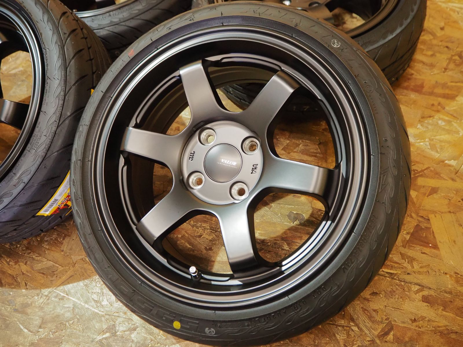 逆ゾリ 165 50R15 6.5J 38 4H100 ハイグリップ 人気 深リム 軽量 引っ張り タイヤホイールセット1台分 アルト エブリイ スペーシア ワゴンR ライフ デイズ エッセ コペン ミラ ムーヴ 軽トラ 軽箱 軽四 カスタム ブラック TRITUETUBI_COM